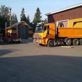 Jaresko Oy rekka-autot ja maatalouskoneiden huolto